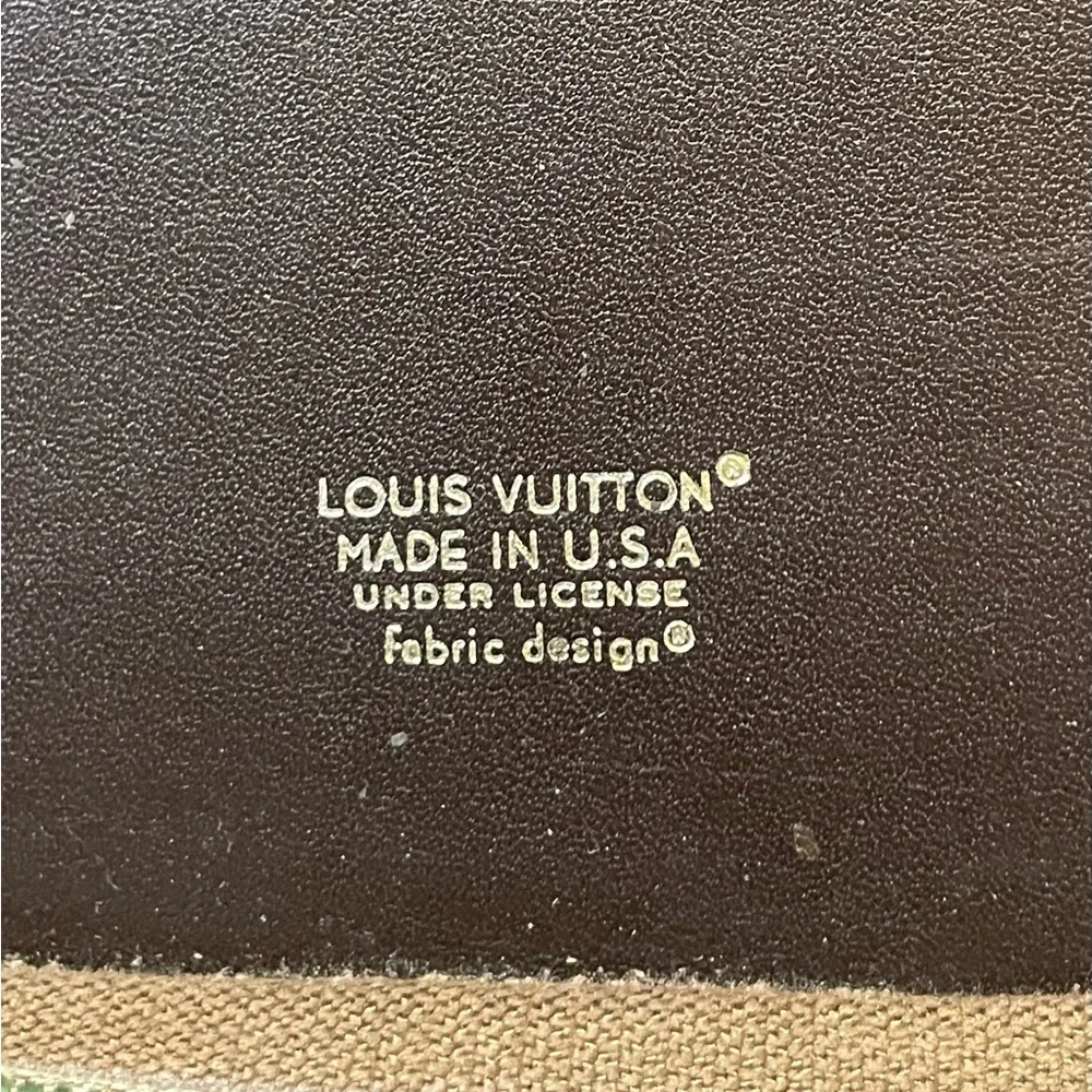 Louis Vuitton elegant louis